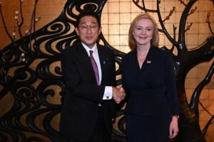 日英、中国への対抗策で協力　岸田首相がトラス英首相と会談