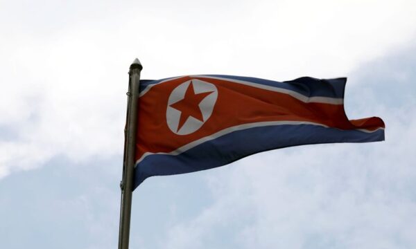 北朝鮮が連日の弾道ミサイル、東岸沖へ2発　米副大統領の訪韓中