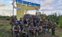 ロシア軍、ウクライナ東部要衝から撤退　元司令官「大きな敗北」
