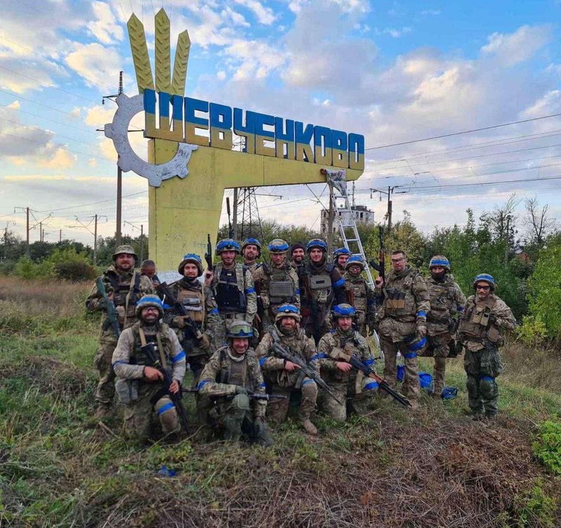 ロシア軍、ウクライナ東部要衝から撤退　元司令官「大きな敗北」