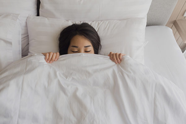 超簡単な睡眠導入法！これを寝る前1分行えば朝までぐっすり