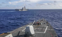 日本と同盟国が南シナ海演習で海軍力を強調