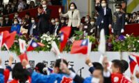 中国共産党の軍事行動、台湾との平和統一の主張と矛盾
