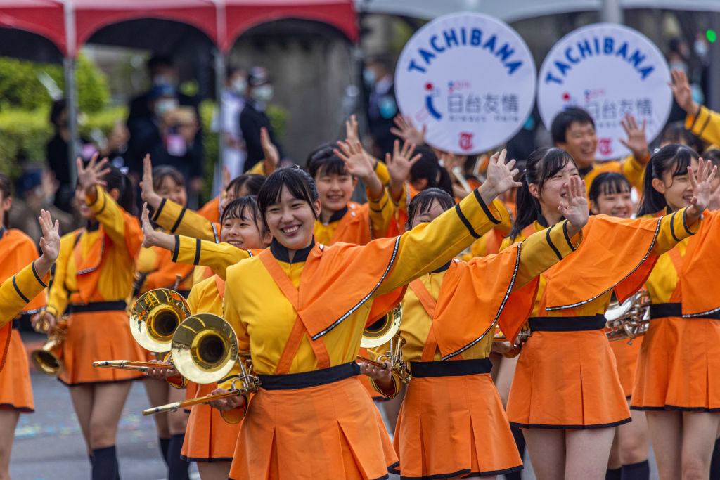 ＜写真＞台湾双十節、京都の高校吹奏楽部がパレード参加　蔡英文総統ともサプライズ面会
