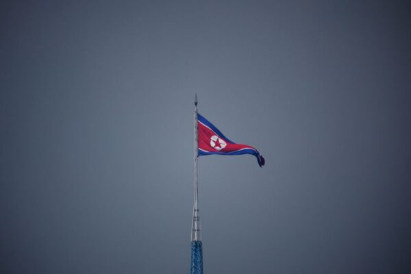 北朝鮮と韓国、警告射撃の応酬　侵入船巡り境界線付近で