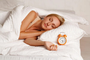 脳の老廃物を消すには横向きで寝るのが一番！！　認知症を予防する5つのコツ（1）