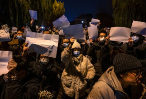 抗議活動が各地で多発、武漢で1万人超　北京でも深夜まで続く