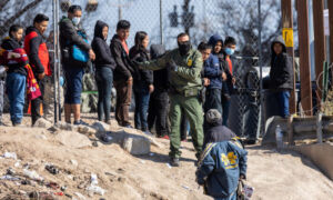米最高裁、移民の入国制限措置の廃止を保留