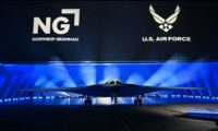 米空軍、新型爆撃機「B-21」初披露　国防長官「米国の優位性の証」