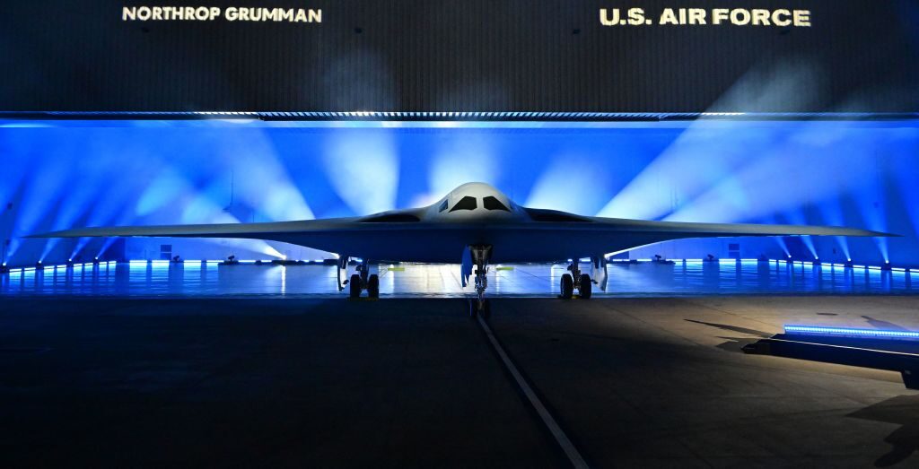 米国国防総省、B-21レイダー・ステルス爆撃機を発表
