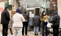 火葬待ちに5日、発熱外来は一時中止　医療崩壊の懸念も＝北京