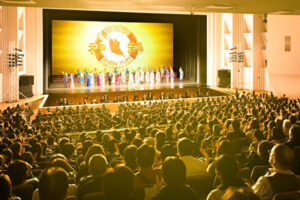 神韻川口公演は最終日、古典芸術の燦めき　幸福感が劇場包む