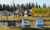 カナダ、中国など海外投資家による不動産購入禁止へ　住宅価格高騰で