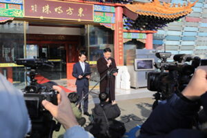 「海外警察署」疑惑のソウル中華料理店　支配人は否定　「私を知らないのか」と記者団叱責