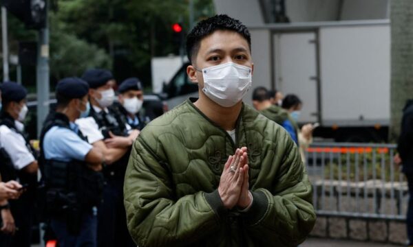 香港で国安法違反巡る裁判始まる、民主派逮捕から2年