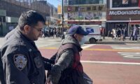 米NY市警察、法輪功学習者を襲撃した男を逮捕　国外にも及ぶ中共の破壊工作