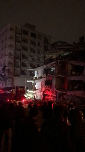 トルコでＭ7.9の地震、少なくとも10人死亡　シリアで42人死亡