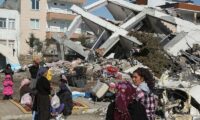 トルコ・シリア地震、死者3.3万人超　トルコは建設業者に法的措置