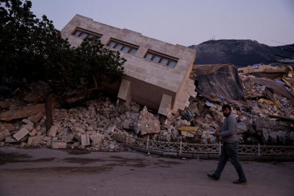 トルコ地震、死者約5万人　仮設住宅の設置拡充へ