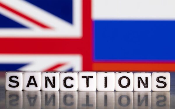 英、ロシアに追加制裁　戦場で使用の全品目を輸出禁止に