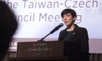 台湾総統、チェコ訪問団を歓迎　「民主主義のパートナー」