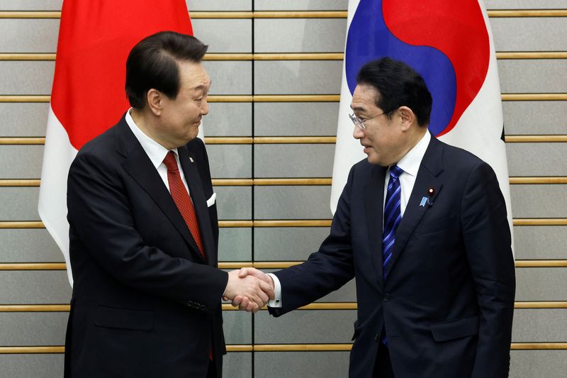 日韓両首脳、シャトル外交の再開で一致　北朝鮮への対応も協議