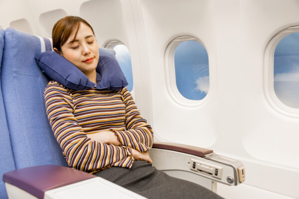 フライト中の快適な睡眠を実現させるには　専門家の7つのアドバイス