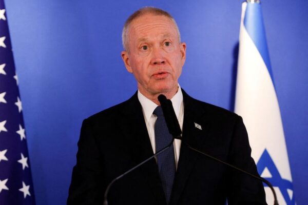 イスラエル首相、国防相更迭方針を転換　安全保障情勢悪化で