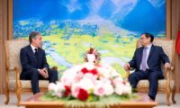 米国務長官がベトナム初訪問、最高指導者らと会談