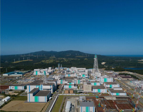 完成目指す青森県・六ヶ所の核燃料再処理施設