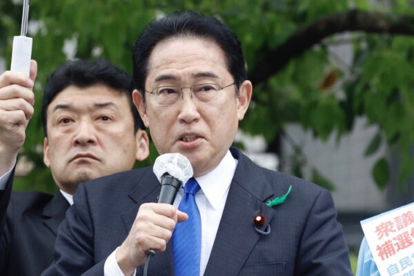 岸田首相、襲撃事件後も街頭演説　和歌山県知事「心から敬意を表したい」