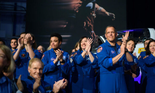 NASA、月周回飛行で4人の宇宙飛行士を発表　将来は火星着陸も