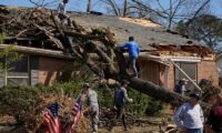 米南部・中西部で暴風雨や竜巻、少なくとも29人死亡