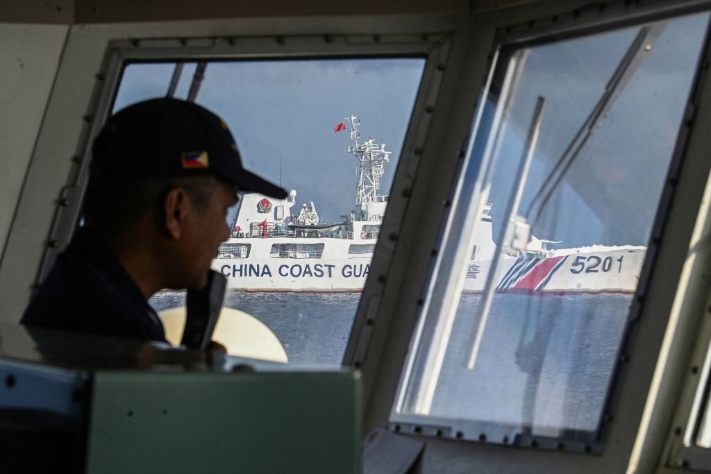 フィリピンと中国が海上で衝突寸前