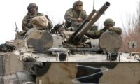 ウクライナ南部で激戦、反撃開始を示唆か　西側の装甲車を目撃