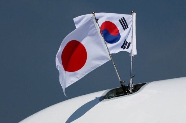 日韓通貨スワップ再開で調整、月内の閣僚級対話で協議＝政府筋