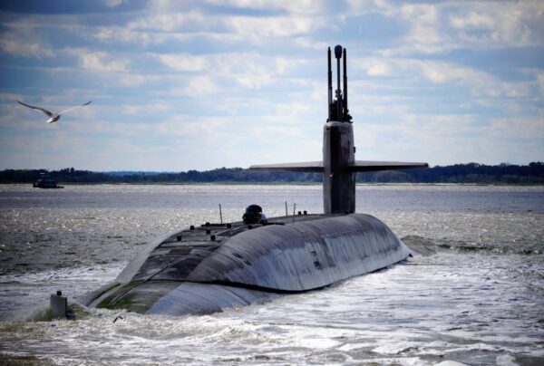 米原子力潜水艦が釜山港に到着、韓国軍発表