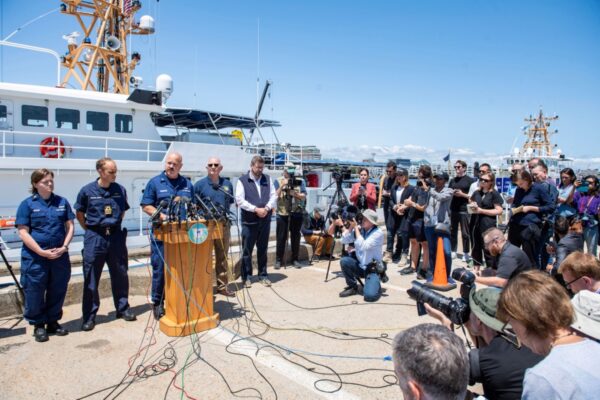タイタニック潜水艇から「遺体の一部」を回収　米沿岸警備隊
