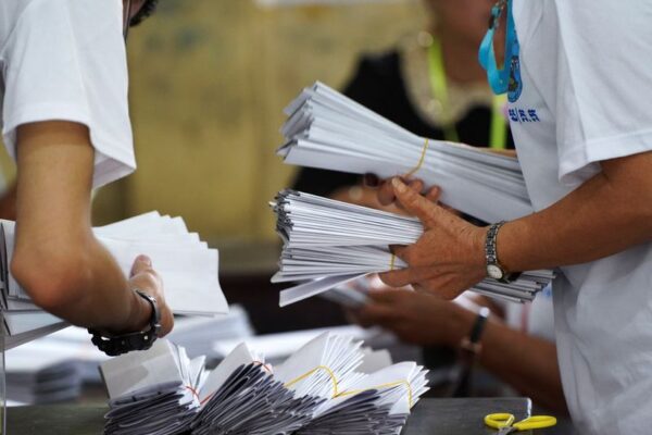 カンボジア選挙「公正でない」、米政府が一部援助停止・ビザ制限