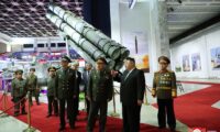 北朝鮮の金総書記、ロシア国防相と会談　弾道ミサイル視察も案内