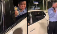 公権力を振りかざし、飲酒運転の取り締まりから逃れようとする警察幹部＝中国 河南