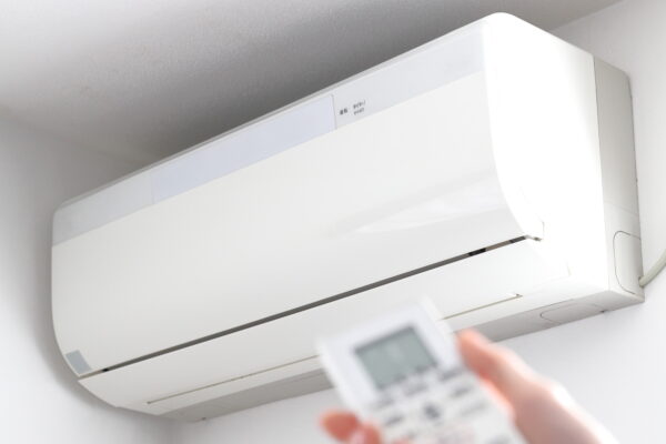 暑すぎる部屋　エアコンの効きをよくし、節電にもつながる方法とは