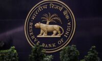 インド中銀、予想通り金利据え置き　流動性引き締め措置も発表