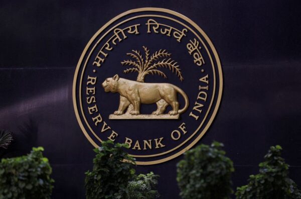 インド中銀、予想通り金利据え置き　流動性引き締め措置も発表