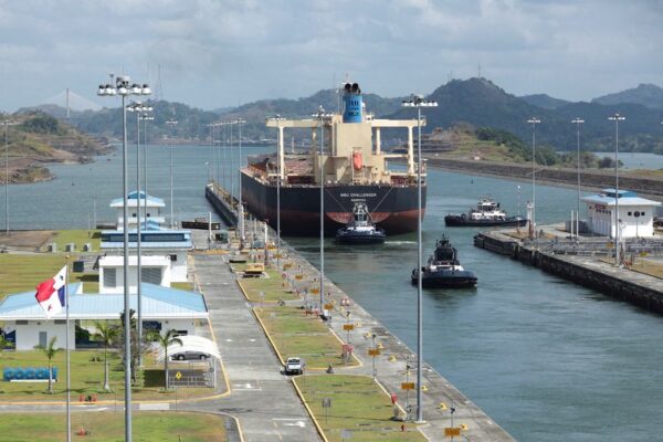 パナマ運河、通航制限を10カ月延長の可能性