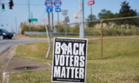 焦点：黒人有権者の間で進む「バイデン離れ」、民主党の政策に失望