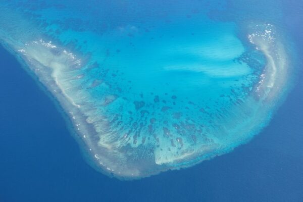 フィリピン、中国提訴を検討　南シナ海のサンゴ礁「破壊」で