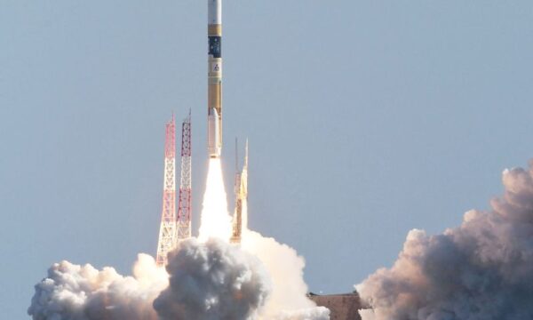 防衛省「即応宇宙輸送」研究へ　衛星喪失に備え　民間の技術活用