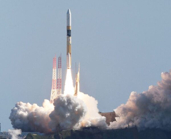 Ｈ２Ａ打ち上げ成功、年末ごろ月に探査機到達　観測衛星も搭載