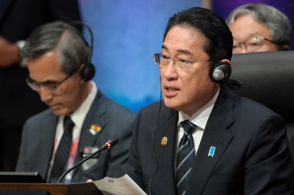 岸田首相、中国の李強首相と立ち話　処理水放出で立場表明